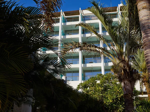Klasszikus Tipikus Nyaralás Mediterrán Hotel Tenger Mellett — Stock Fotó
