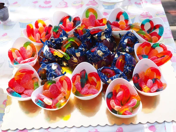 Sélection Bonbons Colorés Gelées Lors Une Fête Anniversaire Enfants Plein — Photo