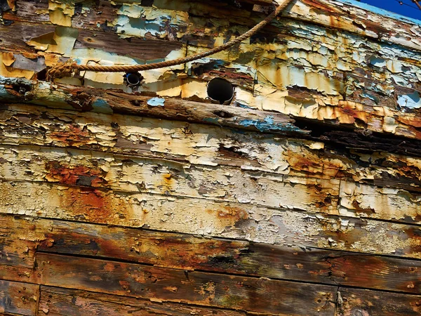 Polis Cyprus附近废弃的木制旧传统渔船Wreck Lachi Latsi港详情 — 图库照片