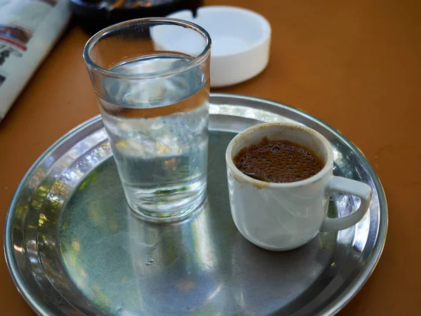 Kopi Tradisional Cypriot Yunani Disajikan Dengan Air Dingin Kafeneon Siprus — Stok Foto