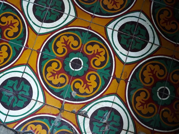 西班牙一幢房子里传统的手工板制陶瓷老式瓷砖 — 图库照片