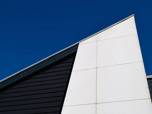 Arquitectura Abstracta Moderna Líneas Rectas Claras Fondo Azul Cielo —  Fotos de Stock