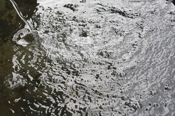 Bolhas de água na fonte . — Fotografia de Stock