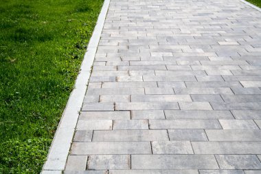 Graystone kaldırım çim ile. arka plan, doğa