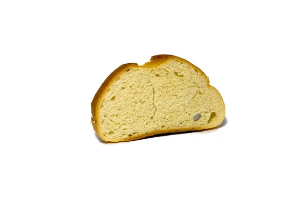 Dilim buğday ekmek üzerinde beyaz izole. Gıda, nesne. — Stok fotoğraf