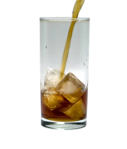 Bicchiere isolato di cocktail o tè con ghiaccio. oggetto, bevanda . — Foto Stock