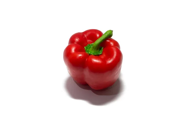 Κόκκινο πιπέρι κουδουνιών που απομονώνονται σε λευκό. τροφίμων, αντικείμενο. — Φωτογραφία Αρχείου