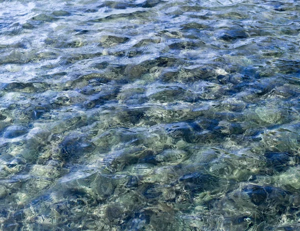 Textura da água na piscina de azulejos. fundo, natureza . — Fotografia de Stock