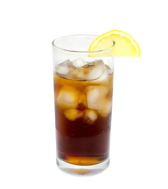 izole kadeh kokteyl ya da buz ve limon ile çay. Nesne, içecek.