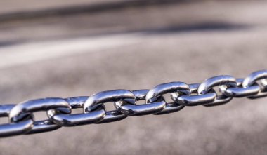 parlak çelik zincir şehir arka plan. Dekorasyon, yatılı.