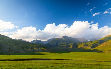 Dağlarda çayırlarda,