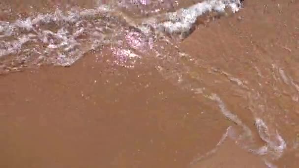 Klare Wasserstruktur Blau Küstenwellenlinie Und Sauberer Sand Hintergrund Des Ozeans — Stockvideo