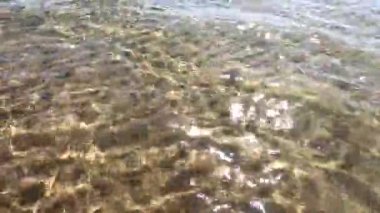 Temiz su. kumlu deniz alt ile sualtı arka plan.