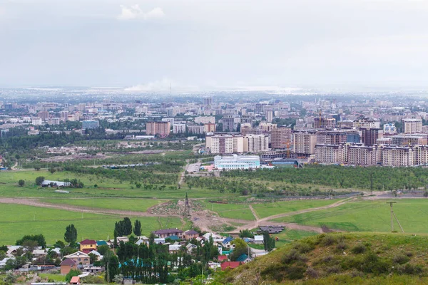 Vista Della Città Dalla Montagna Paesaggio Estivo Kirghizistan Bishkek Edifici — Foto Stock