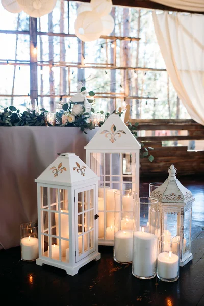 Decorated area with white wooden candle lamps and flowers — Stock Photo, Image