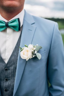 Mavi blgroom'ın cekette gül beyaz ilik