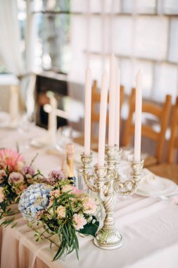 Gümüş? andelabrum şeftali ve mavi çiçekli beş mumlar için