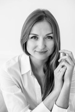 Blac ve Kwhite kız portresi