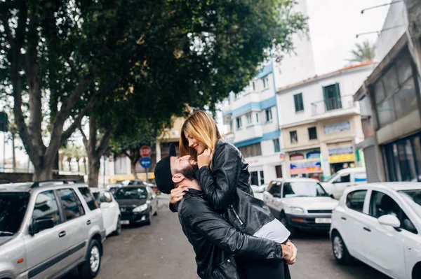 Couple in love walking and laughing in the town — 스톡 사진