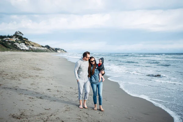 A day with family on the beach. — 스톡 사진