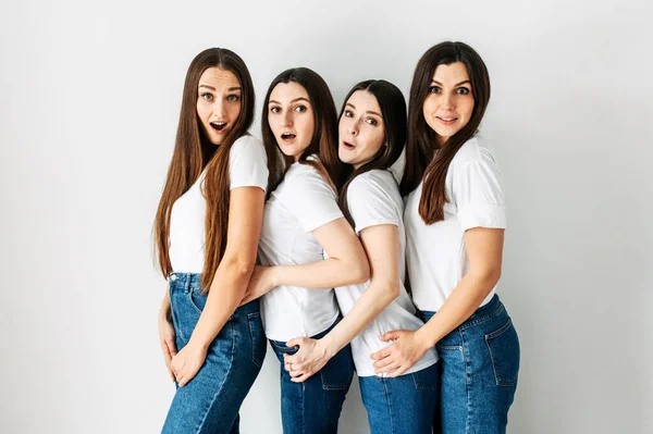 Portretul a patru fete cu emoții diferite — Fotografie, imagine de stoc