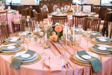 Elegant decor of a wedding bank in peach and green