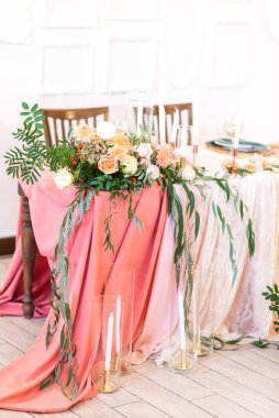 Elegant decor of a wedding bank in peach and green