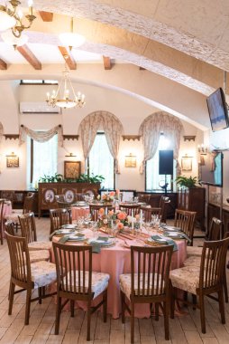 Elegant decor of a wedding bank in peach and green