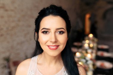 Düğün makyajı, mükemmel bir ton. Portreyi kapat.