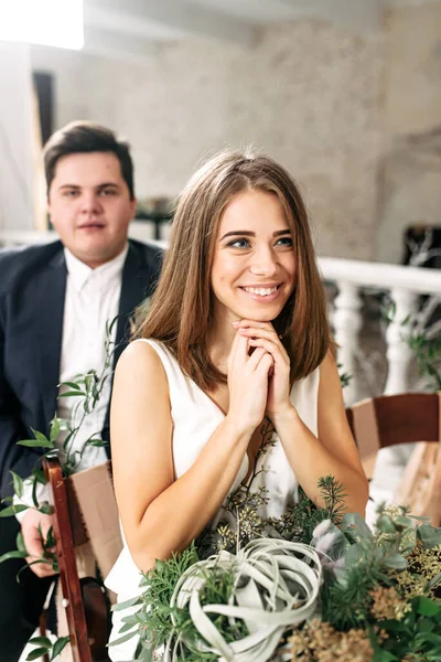 Invitados a la ceremonia de boda impresionados — Foto de Stock