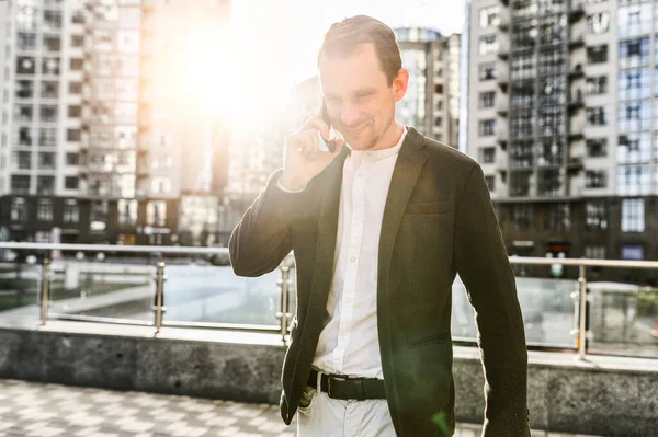A young man in smart casual wear in the city — Stock Photo, Image