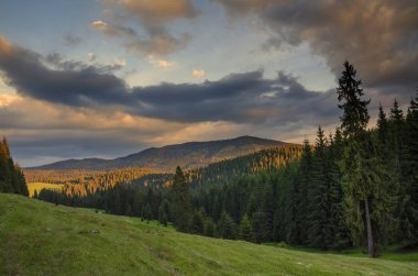 Gün batımı manzaralı Romanya