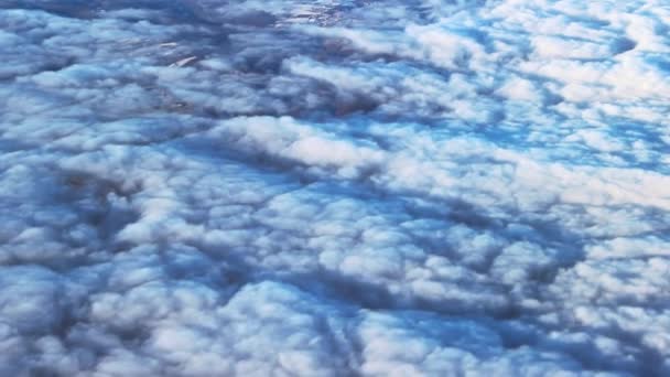 Nuvens debaixo do avião — Vídeo de Stock