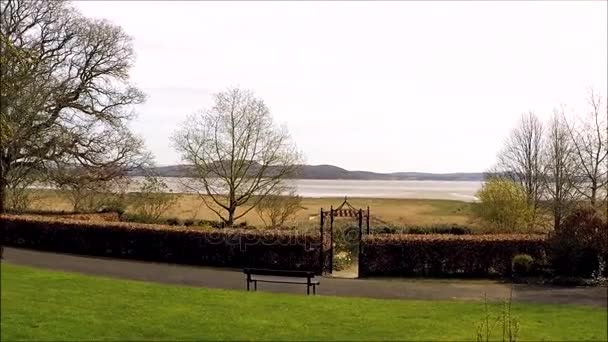 Grange-over-Sands, parque local e mar — Vídeo de Stock