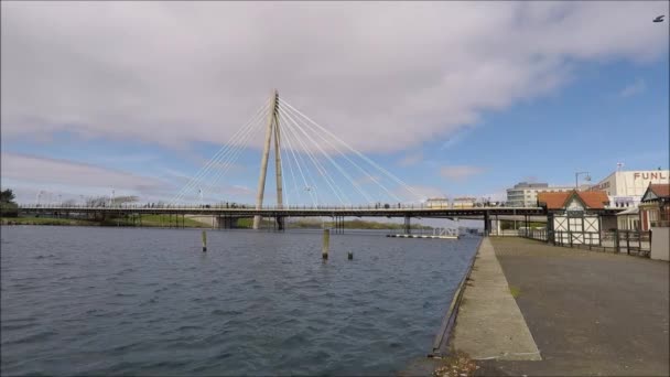 Southport, uitzicht op de brug — Stockvideo