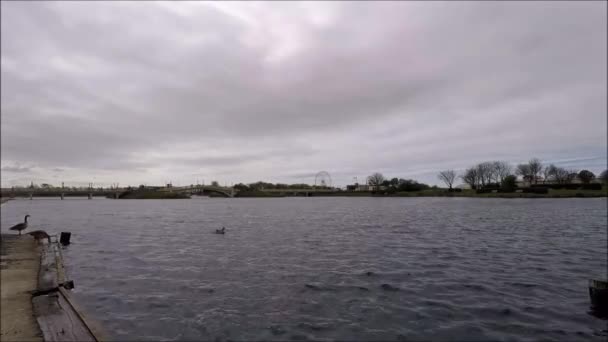 Southport, vue sur l'étang et le pont vénitien 