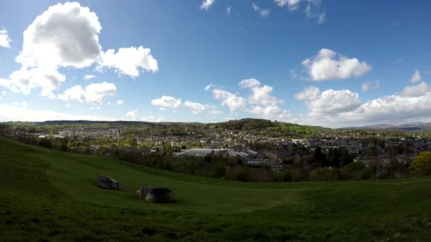 Kendal, uitzicht op de stad vanaf een heuvel, mei 2017 — Stockvideo