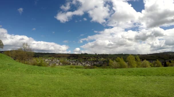 Kendal, uitzicht op de stad vanaf een heuvel, mei 2017 — Stockvideo