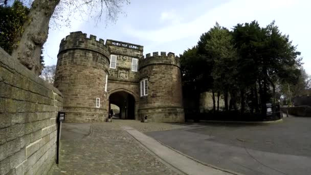 Eingang zum Skipton-Schloss, Mai 2017 — Stockvideo