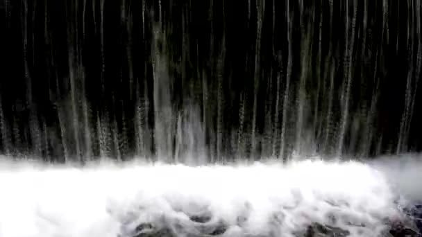 Large chute d'eau lisse 