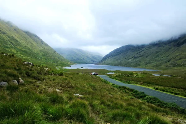 Lake Misty Day Surrounded Three Sides Mountains — Stock Photo, Image