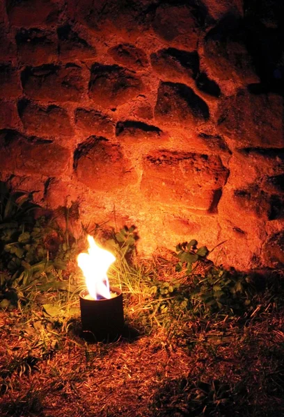 Işık ve ısı kaynağı olarak yangın yeri — Stok fotoğraf