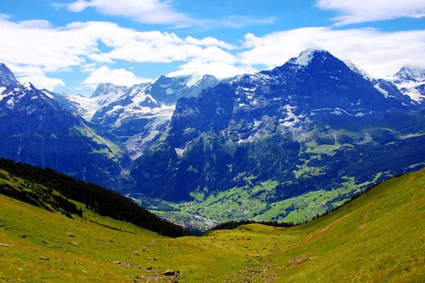 スイスの山では — ストック写真