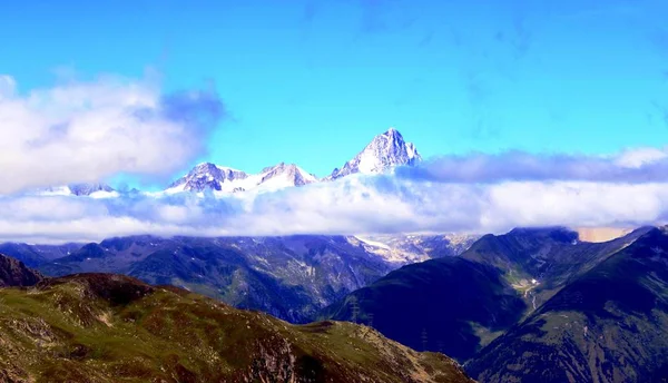 Sulle montagne svizzere — Foto Stock