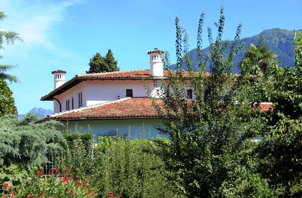 スイスのティチーノ州の家 — ストック写真