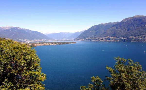 Kilátás a Maggiore-tóra — Stock Fotó