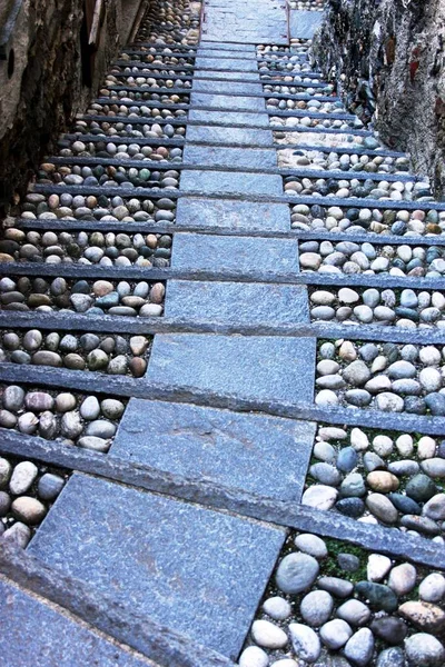 Walkway made of stones — Stock Photo, Image