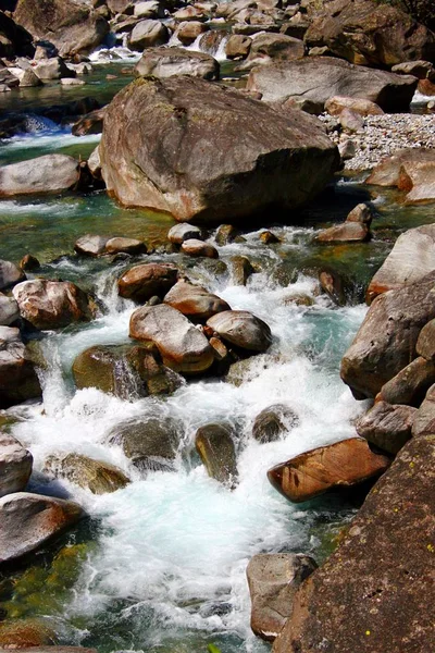 Дикий горный поток в Тичино — стоковое фото