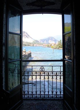 Maggiore Gölü manzarası