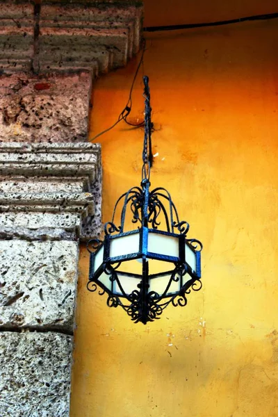 Starožitné Kovové Pouliční Lampa — Stock fotografie